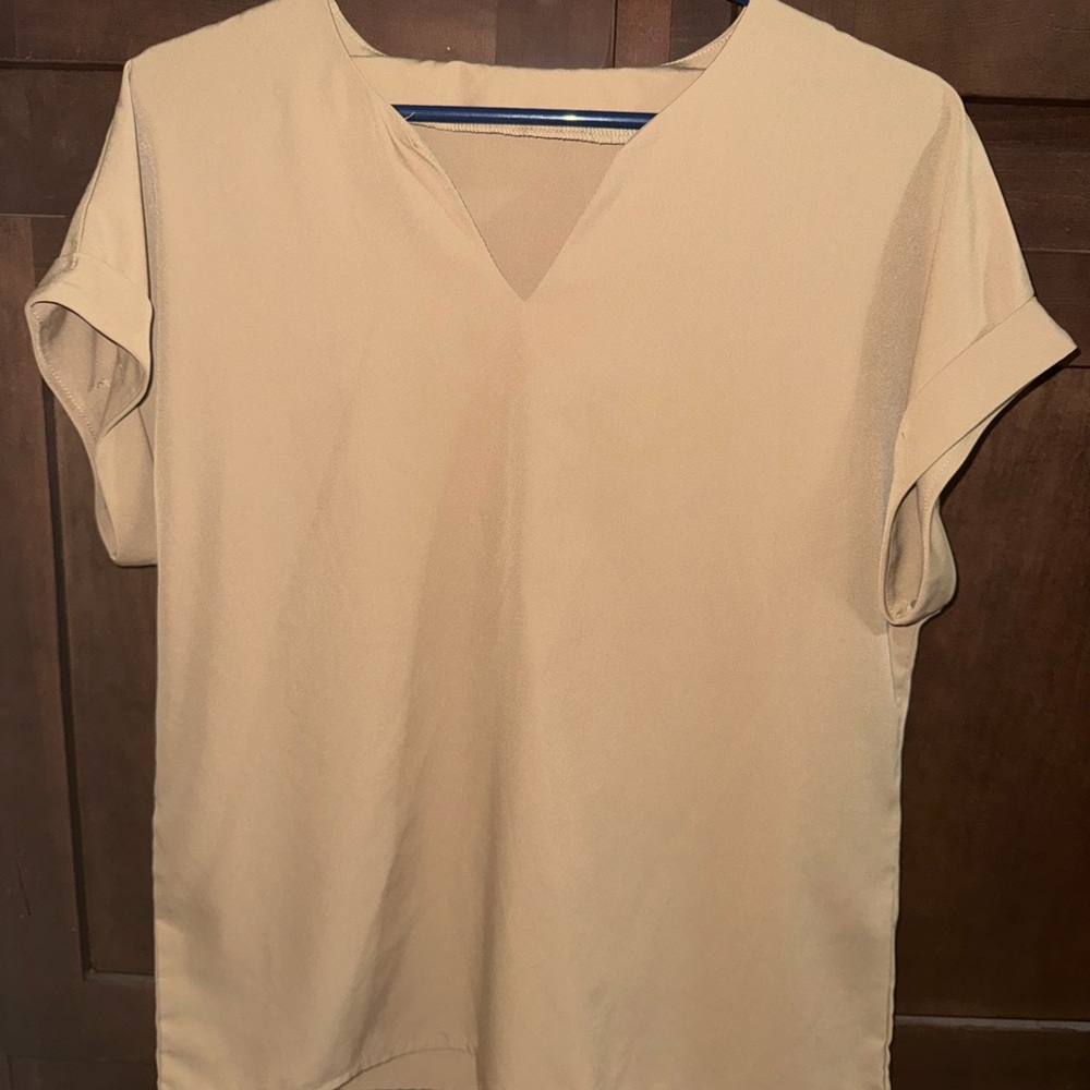 SHEIN Beige V-Neck Short Sleeve Tee